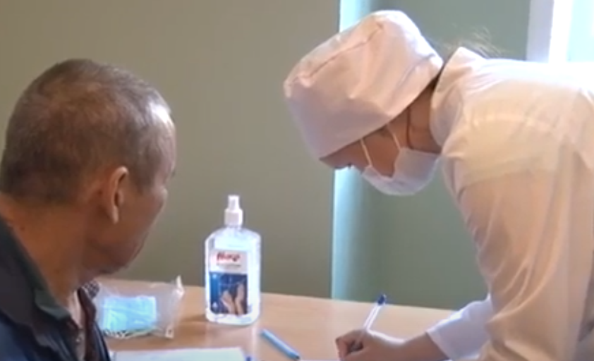 Сотрудникам АО "Лента" предоставлена возможность вакцинироваться без очередей и похода в больницу